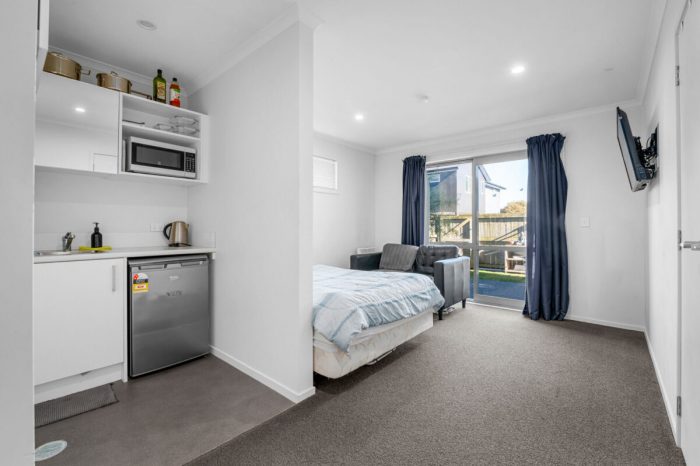 33 Sandleigh Road, Hamilton Lake, Hamilton, Waikato, 3204, New Zealand