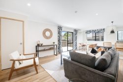 7A Leiden Place Totara Vale North Shore City Auckland 0629 New Zealand