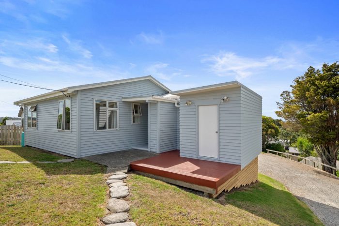 15 Moffat Road Red Beach Rodney Auckland 0932 New Zealand