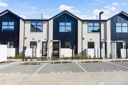 4/23 Awaroa Road Sunnyvale Waitakere City Auckland 0612 New Zealand