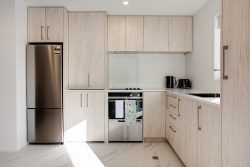 4/23 Awaroa Road Sunnyvale Waitakere City Auckland 0612 New Zealand