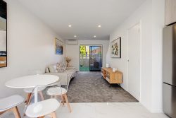 4/23 Awaroa Road Sunnyvale Waitakere City Auckland 0612 New Zealand