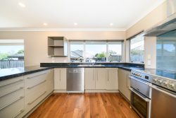 27 Johnstone Drive Fitzherbert Palmerston North Manawatu / Whanganui 4410 New Zealand
