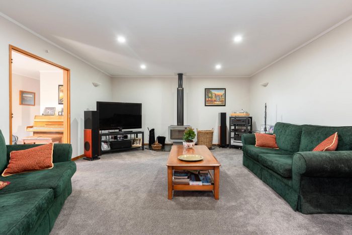 9 Furneaux Grove, Whitby, Porirua, Wellington, 5024, New Zealand