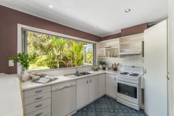 218 Godley Road Titirangi Waitakere City Auckland 0604 New Zealand