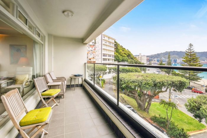 2/214 Oriental Parade, Oriental Bay, Wellington, 6011, New Zealand