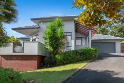 17 Jacanas Place Unsworth Heights North Shore City Auckland 0632 New Zealand