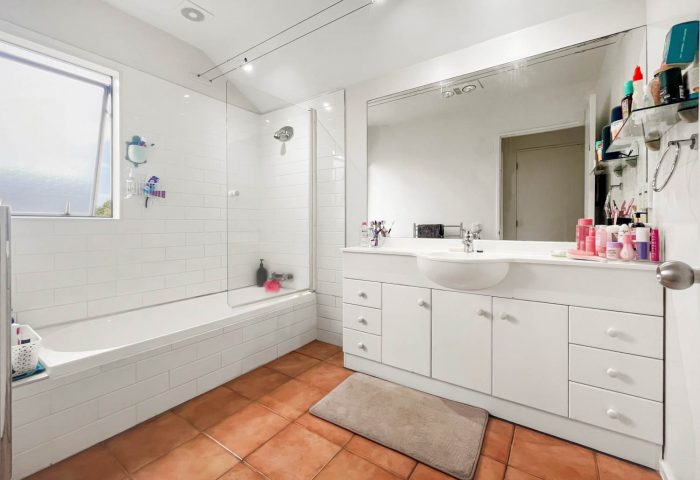 9 Loughanure Place, Massey, Waitakere City, Auckland, 0614, New Zealand