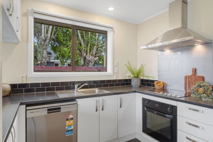 18 Aintree Street Bishopdale Christchurch City Canterbury 8051 New Zealand