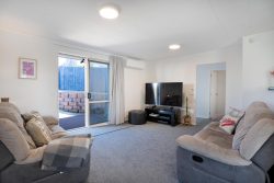 24A Hiwi Crescent, Titahi Bay, Porirua, Wellington, 5022, New Zealand