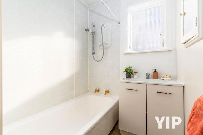9 Alwyn Place, Newlands, Wellington, 6037, New Zealand