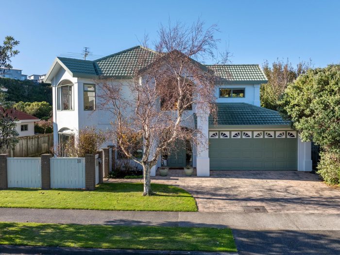18 Amesbury Drive, Churton Park, Wellington, 6037, New Zealand