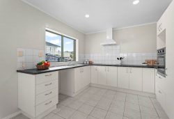 27 Carling Avenue, Massey, Waitakere City, Auckland, 0614, New Zealand