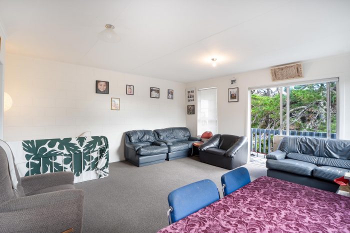 6 Cyril Way, Paparangi, Wellington, 6037, New Zealand