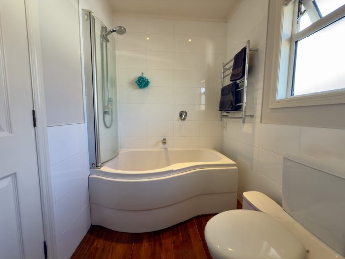 84 Parr Terrace, Castor Bay, North Shore City, Auckland, 0620, New Zealand