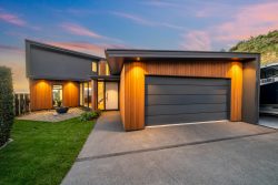 13 Manapouri Lane, Aotea, Porirua, Wellington, 5024, New Zealand