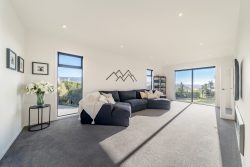 13 Manapouri Lane, Aotea, Porirua, Wellington, 5024, New Zealand