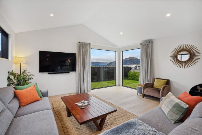 2 McNeil Crescent, Wanaka, Otago, 9305, New Zealand