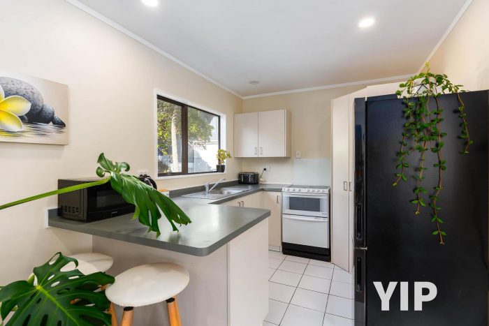 2/154 Newlands Road, Newlands, Wellington, 6037, New Zealand