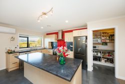 12 Ron Place, Fitzherbert, Palmerston North, Manawatu / Whanganui, 4410, New Zealand