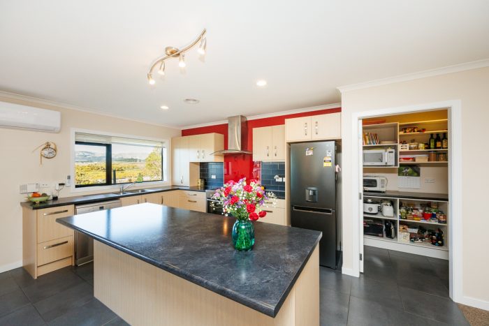 12 Ron Place, Fitzherbert, Palmerston North, Manawatu / Whanganui, 4410, New Zealand