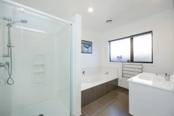 12 Ron Place, Fitzherbert, Palmerston North, Manawatu / Whanganui, 4410, New Zealand