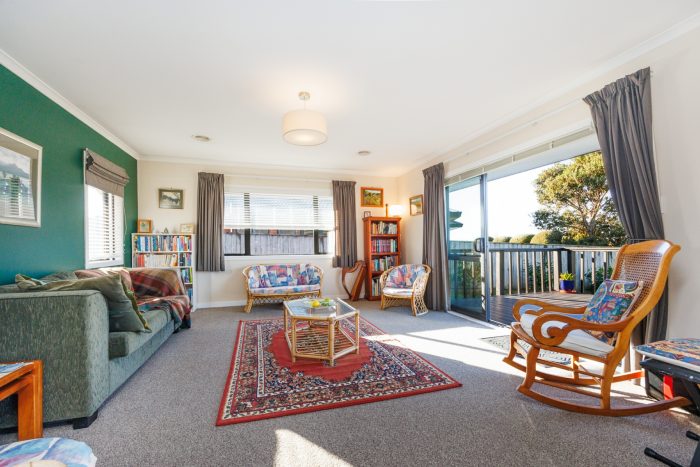 12 Ron Place, Fitzherbert, Palmerston North, Manawatu / Whanganui, 4410, New Zealand