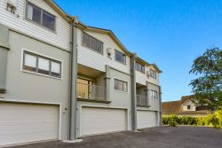 2/11 Hatfield Place, Albany Heights, Rodney, Auckland, 0632, New Zealand