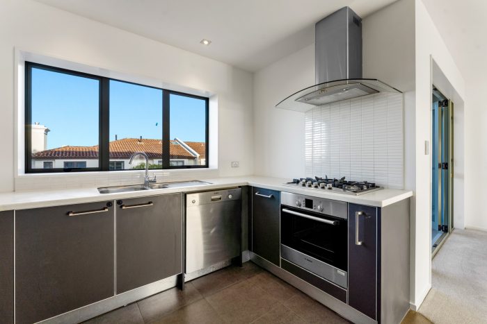 2/11 Hatfield Place, Albany Heights, Rodney, Auckland, 0632, New Zealand