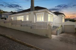 24 Wha Street, Lyall Bay, Wellington, 6022, New Zealand