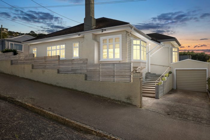 24 Wha Street, Lyall Bay, Wellington, 6022, New Zealand