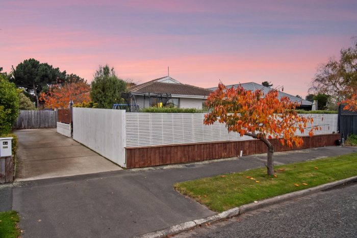 1/4 Valecrest Avenue, Parklands, Christchurch City, Canterbury, 8083, New Zealand