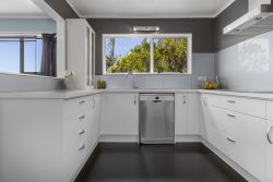 61 Eskdale Road, Papakowhai, Porirua, Wellington, 5024, New Zealand