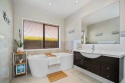 39 Inverness Drive, Pyes Pa, Tauranga, Bay Of Plenty, 3112, New Zealand