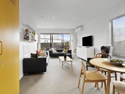 15/6 Oswald Crescent, Paparangi, Wellington, 6037, New Zealand