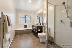 135B Hutchinson Road, Helensville, Rodney, Auckland, 0875, New Zealand