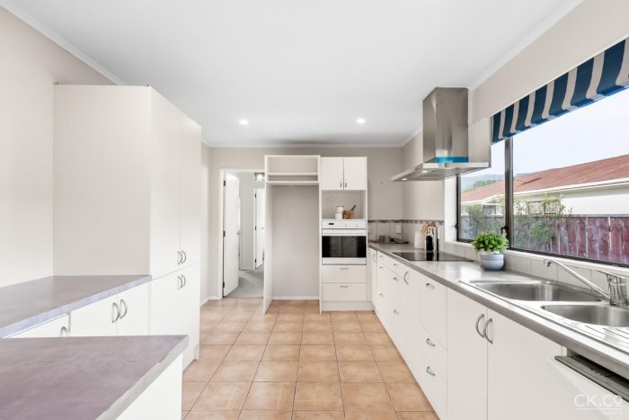 17 King Charles Drive, Kingsley Heights, Upper Hutt, Wellington, 5018, New Zealand