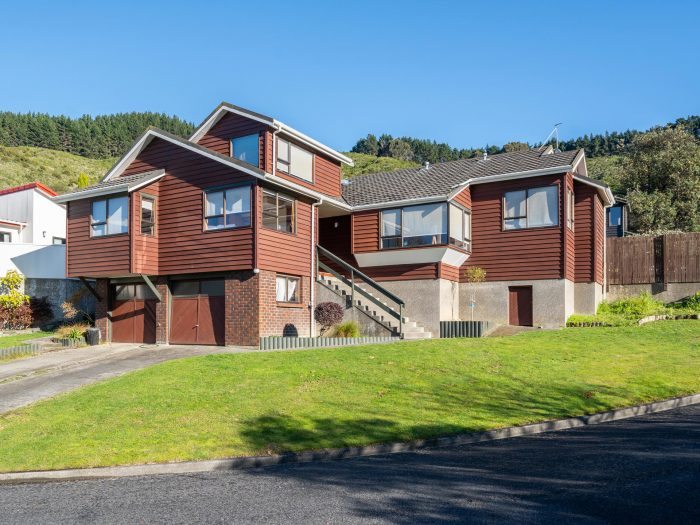 11 Duval Grove, Tawa, Wellington, 5028, New Zealand