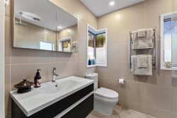 2/962 Beach Road, Torbay, North Shore City, Auckland, 0630, New Zealand