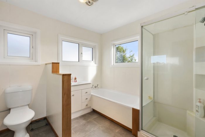 11 Diane Grove, Paparangi, Wellington, 6037, New Zealand