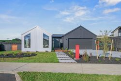 42 Opouatu Ave, Kahawai Point, Glenbrook, Franklin, Auckland, 2681, New Zealand