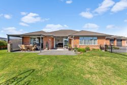 1 Honeyfield Drive, Whalers Gate, New Plymouth, Taranaki, 4310, New Zealand