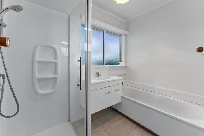 2/3 Holt Avenue, Torbay, North Shore City, Auckland, 4702, New Zealand