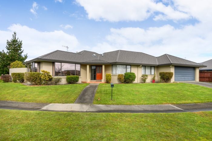 6 Ron Place, Fitzherbert, Palmerston North, Manawatu / Whanganui, 4410, New Zealand
