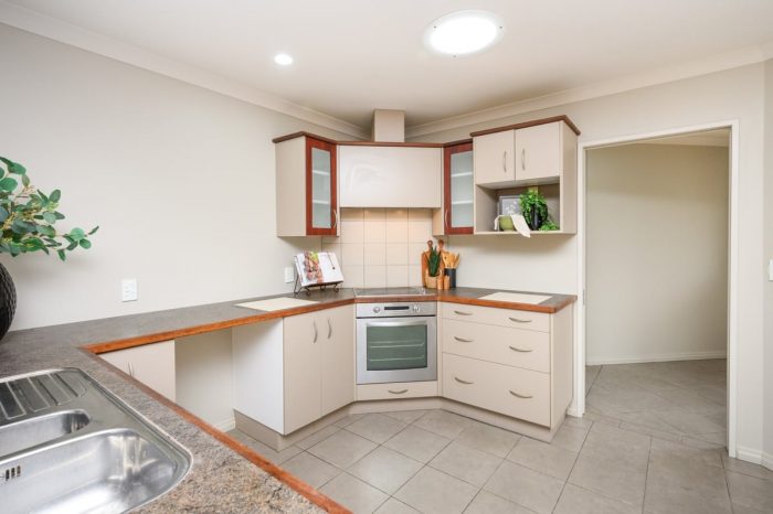 6 Ron Place, Fitzherbert, Palmerston North, Manawatu / Whanganui, 4410, New Zealand