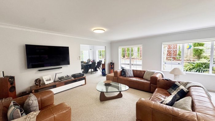 19 Ravenstone Place, Chatswood, North Shore City, Auckland, 0626, New Zealand