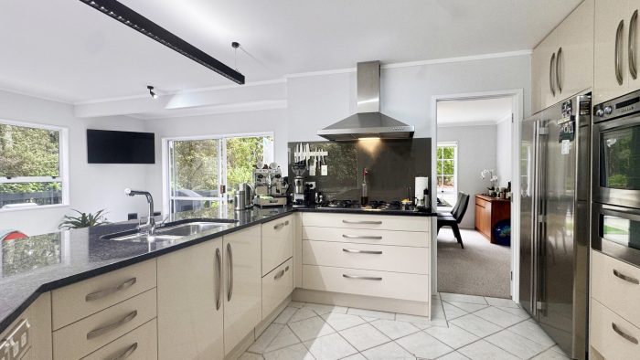 19 Ravenstone Place, Chatswood, North Shore City, Auckland, 0626, New Zealand
