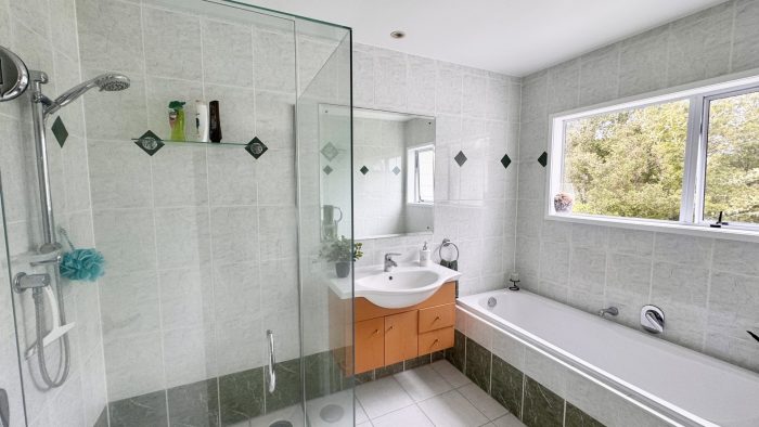 19 Ravenstone Place, Chatswood, North Shore City, Auckland, 0626, New Zealand