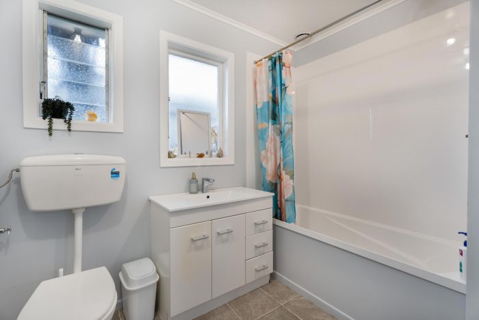 17 Mountbatten Grove, Clouston Park, Upper Hutt, Wellington, 5018, New Zealand
