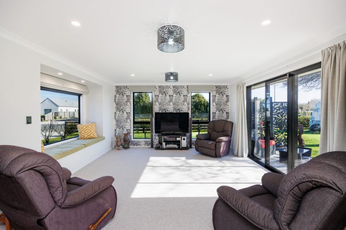 166 Pharazyn Street, Feilding, Manawatu, Manawatu / Whanganui, 4702, New Zealand